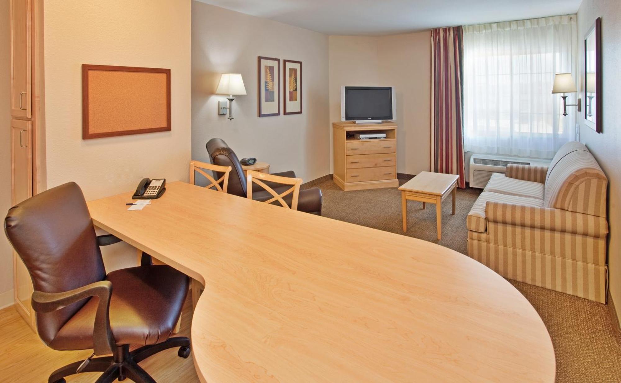 Candlewood Suites Junction City - Ft. Riley By Ihg Екстериор снимка